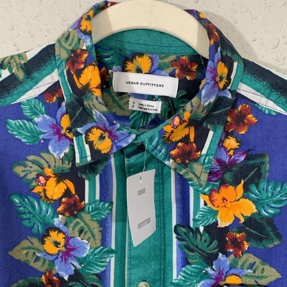 Urban Outfitters Tropical Print NWT Short Sleeve Button Up Short Sleeve Shirt - Picture 3 of 8